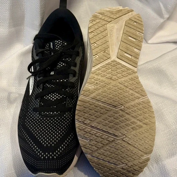 Brooks Women's Revel 6 Running Shoes Black/White – Size‎ 9 Comfort Sneakers - Picture 3 of 4
